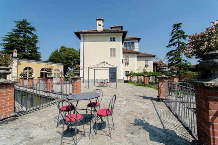 Castello Di Grillano Guest House Ovada Bagian luar foto